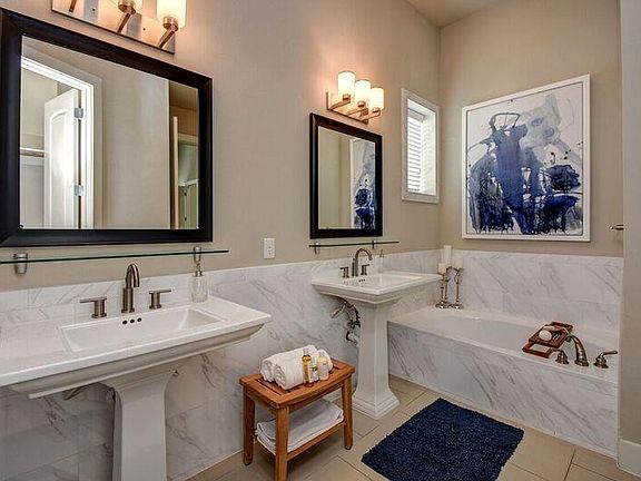 3rd image of 3202 Las Palmas St #3-3228