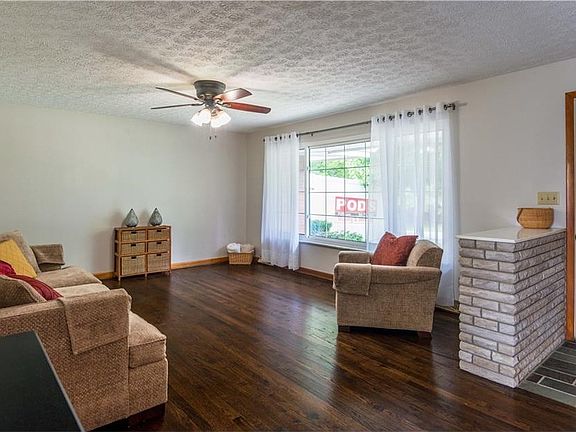 5th image of 2677 N Emerald Dr