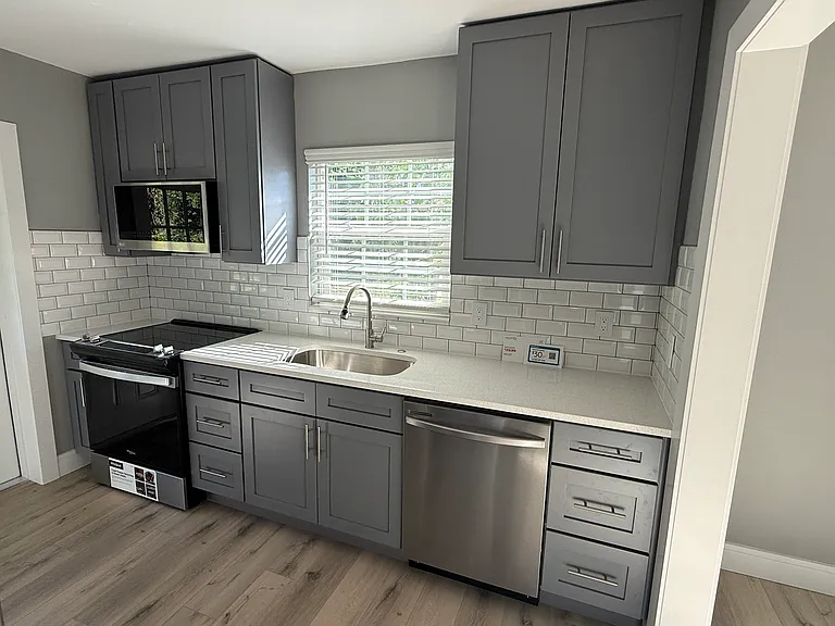 3104 Saint Clair Ave — Photo 8