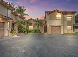 906 SW 113th Ter, Pembroke Pines, FL 33025