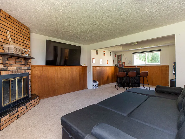 3301 Cabot Dr — Photo 20