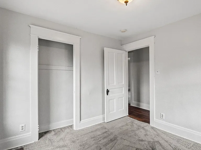 1213 W Jefferson Blvd — Photo 30