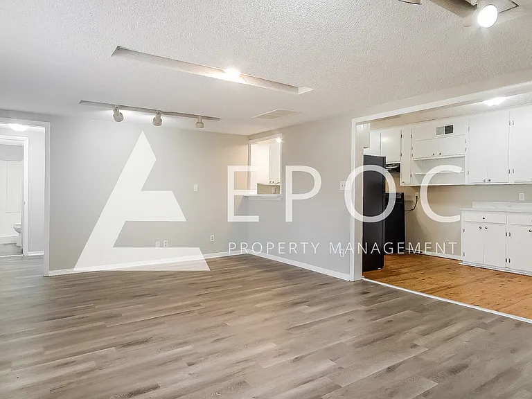 1933 W 49th Pl — Photo 11