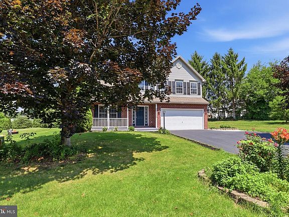3rd image of 2 Forgedale Dr