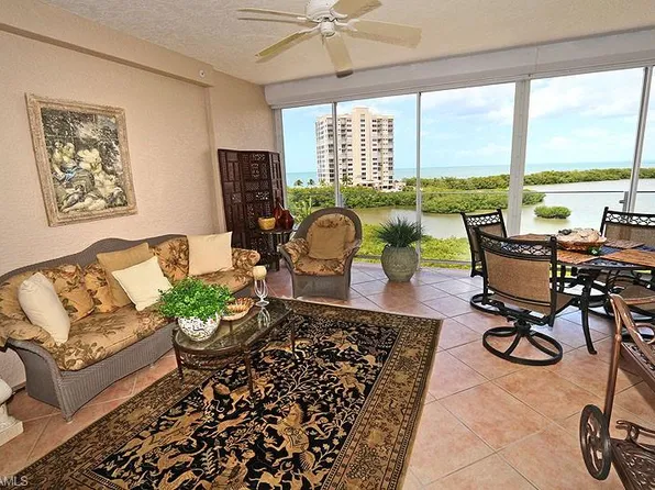 60 Seagate Dr APT 604, Naples, FL 34103