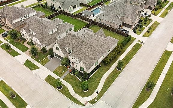 3rd image of 511 Esperanza Dr
