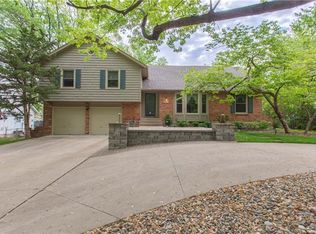 6331 W 67th Ter, Overland Park, KS 66204