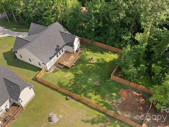 5th image of 406 Belton Ave