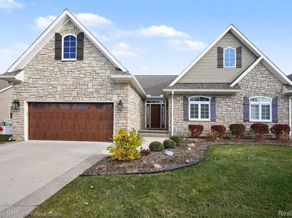 56 Fox Hollow Dr, Metamora, MI 48455