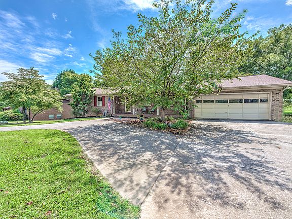 2nd image of 909 S Dogwood Dr