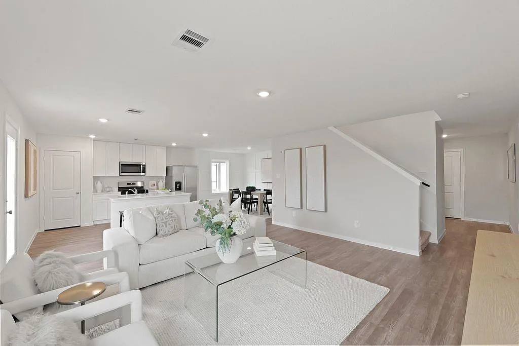 5 bed, 2.5 bath, 1892 sqft, $2,000 — Photo 4