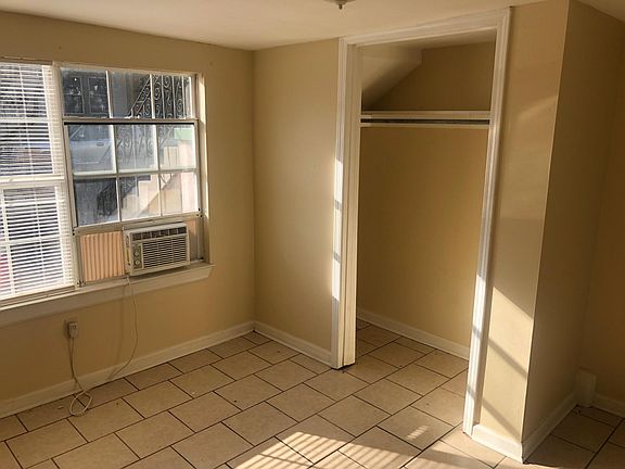 3rd image of 406 S Hennessey St