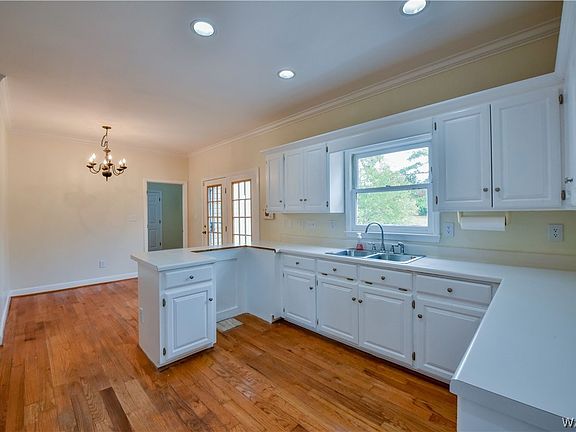 4th image of 7325 Laurel Wood Dr