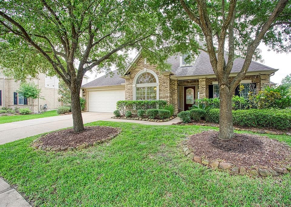 Sought After Large One Story with 4 Bedrooms, 3 Full Baths, Open Den to Kitchen/Breakfast area, Formal Dining, Study and Media rooms, over 2600 SF on over a 1/4-acre CDS Lot. Lovely Mature Trees and Landscaping out front!