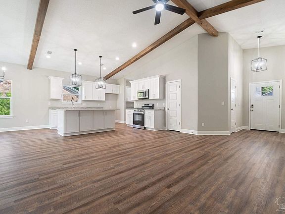5th image of 393 Hancock Ln