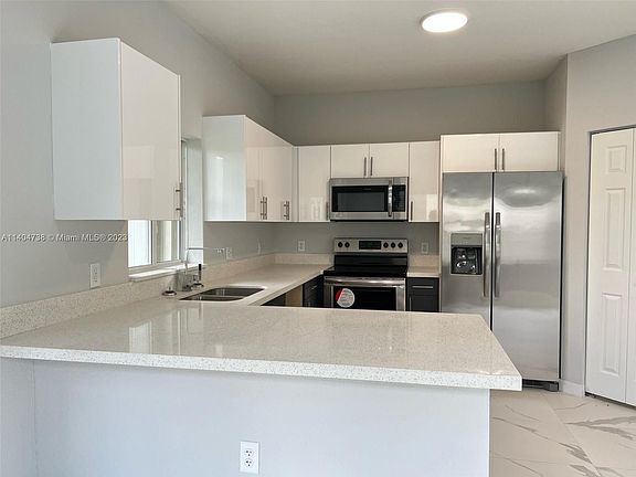 5th image of 808 NW 16th Ave #1