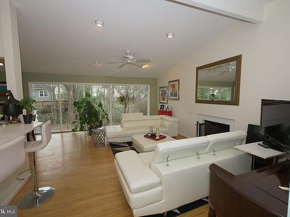3rd image of 11711 Karen Dr
