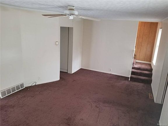 2nd image of 105 E Annabelle Ave