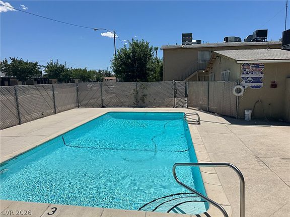 3rd image of 3831 Daisy St APT 24