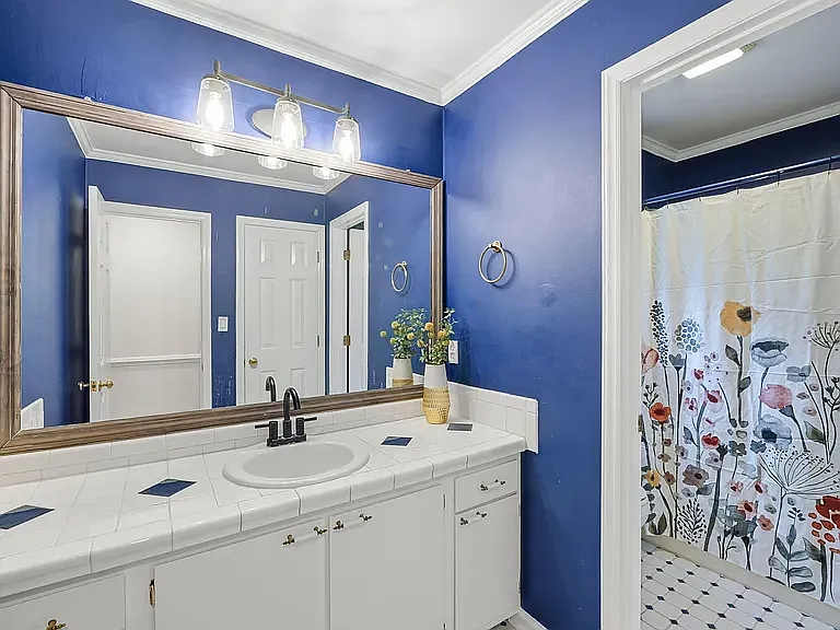 101 Thomas Ln #B1 — Photo 18