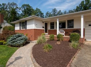 1 Seville Dr, Somerville, NJ 08876