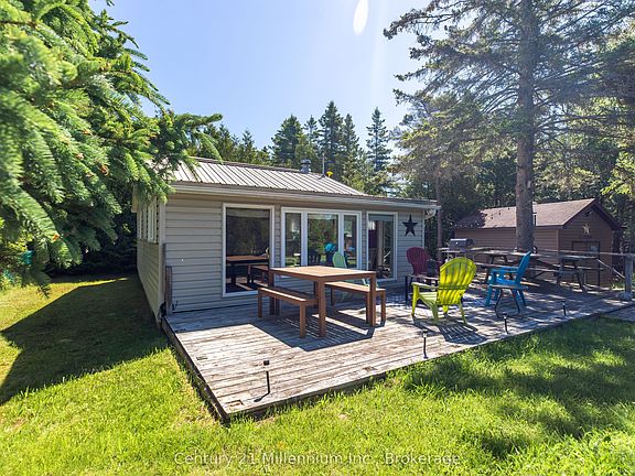 3rd image of 1443 Sunset Dr