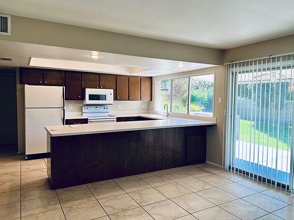 3rd image of 1717 E La Donna Ln