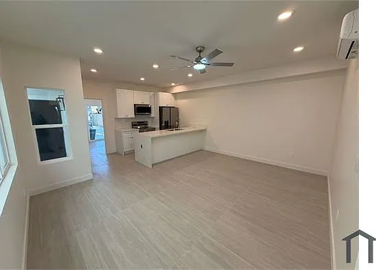 2 bed, 672 sqft, $2,350 — Photo 3