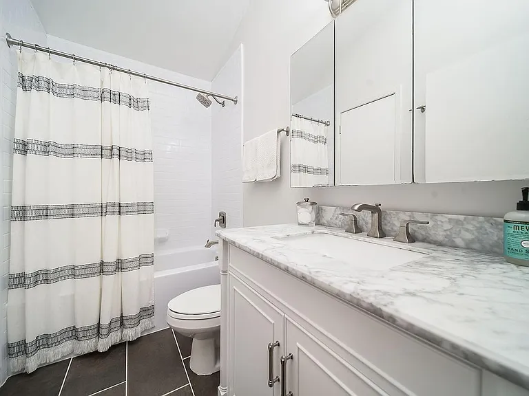 581 Le Parc Cir — Photo 11