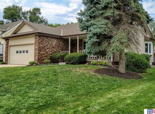 830 Glenridge Rd, Lincoln, NE 68512