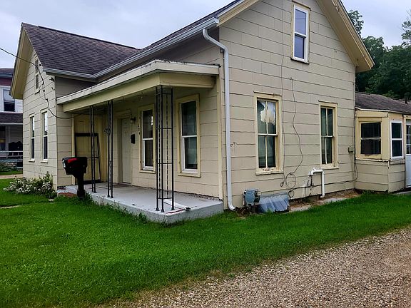 2nd image of 204 W Delaware St