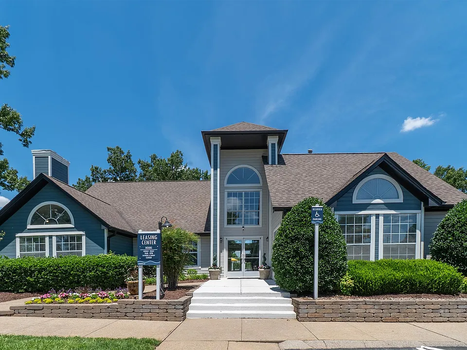 Summerlake Apartments