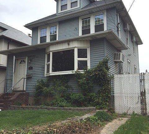 2nd image of 195 Catherine St
