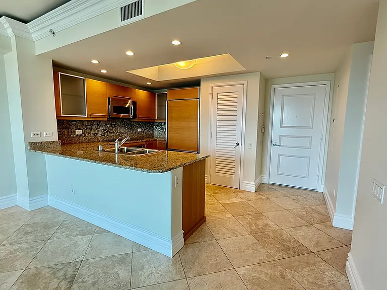 322 Karen Ave #1705 — Photo 8