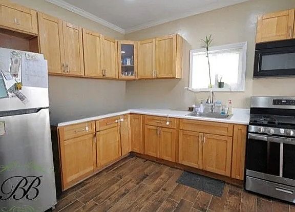 3rd image of 1623 E 51st St