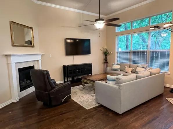 2211 Eriksson Ln, Dallas, TX 75204