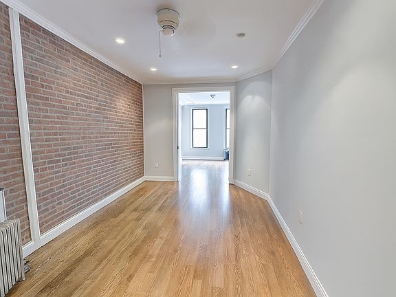 4th image of 321 E 10th St APT 2E