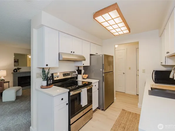 3400 Narrows View Lane NE #104, Bremerton, WA 98310