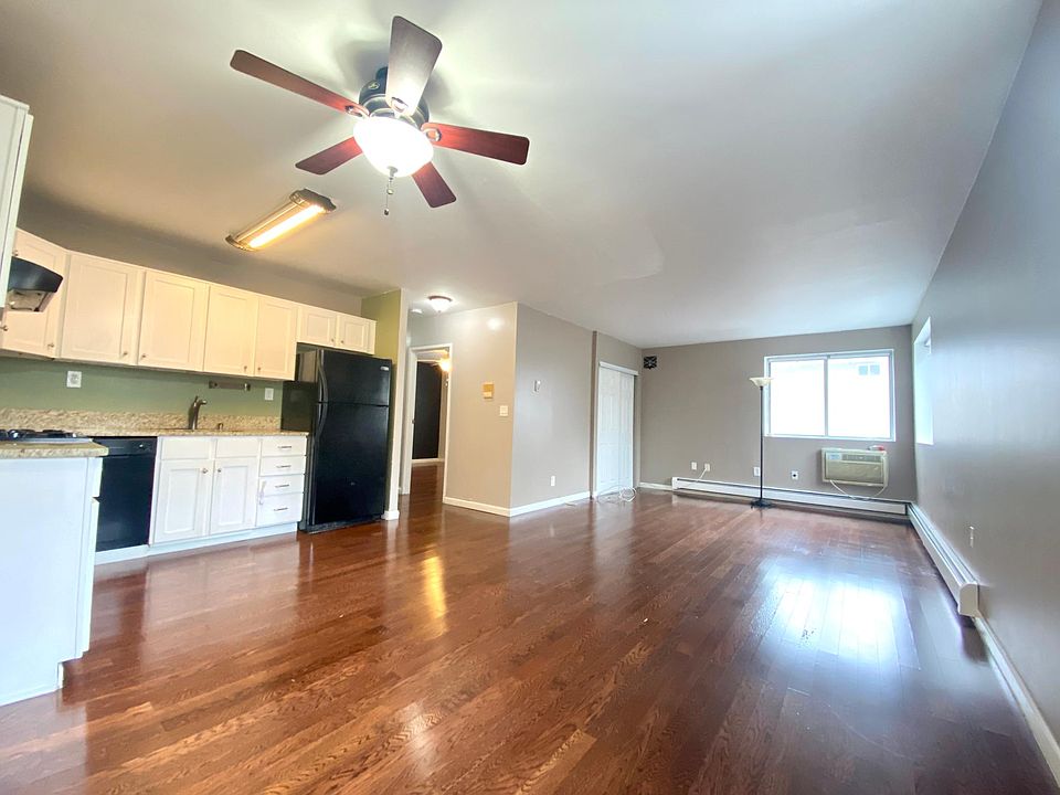 1st image of 6 New Ln APT 2A