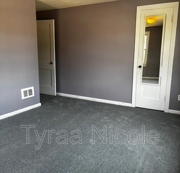 1931 Ewald Cir — Photo 8