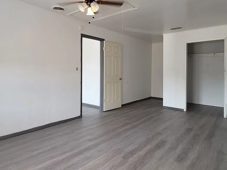5512 Avenue G — Photo 7
