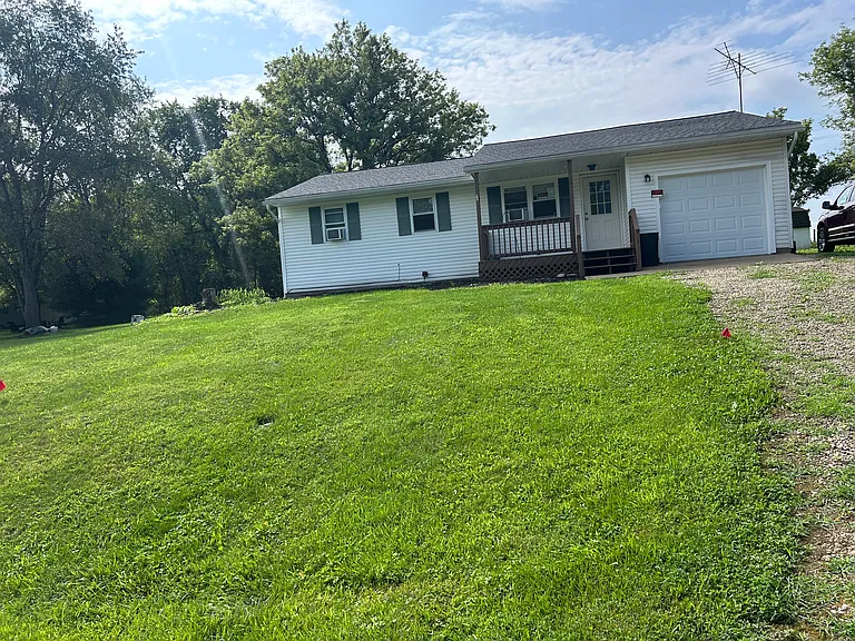 603 Greenbriar Cir — Photo 2