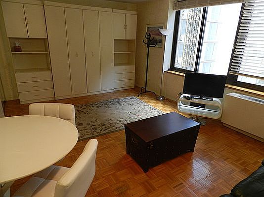 4th image of 161 W 61st St APT 4D