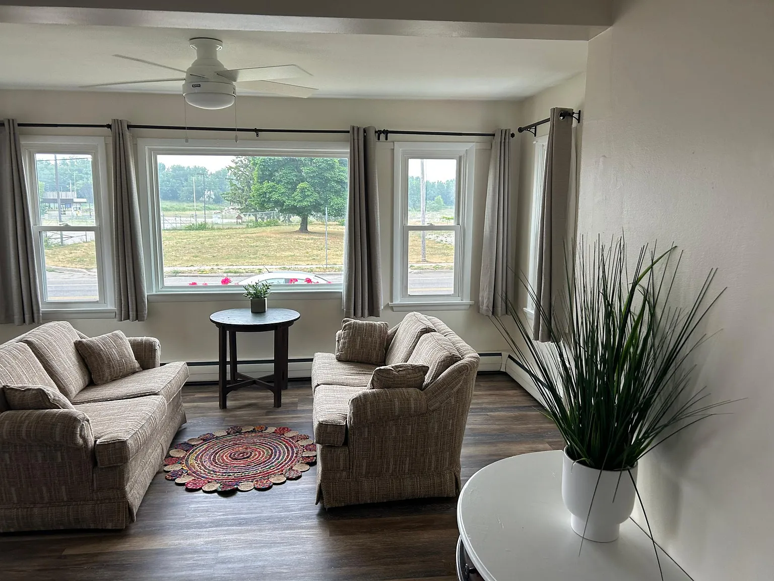 3 bed, 1.5 bath, 1800 sqft, $2,000 — Photo 4