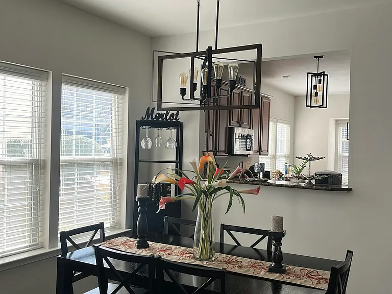 717 Prospect Ln — Photo 16