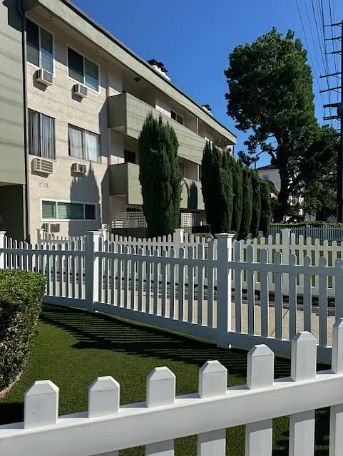 4660 Cahuenga Blvd — Photo 4