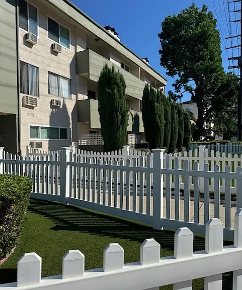 4660 Cahuenga Blvd — Photo 4