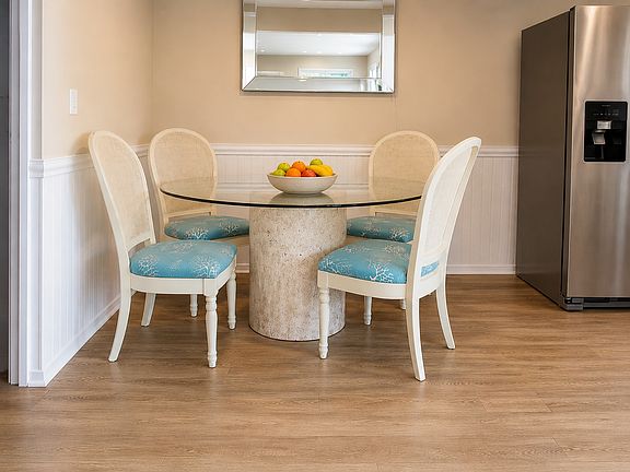 4th image of 620 Flamingo Dr APT 201