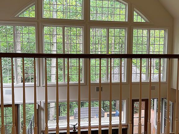 Upper level seating area 