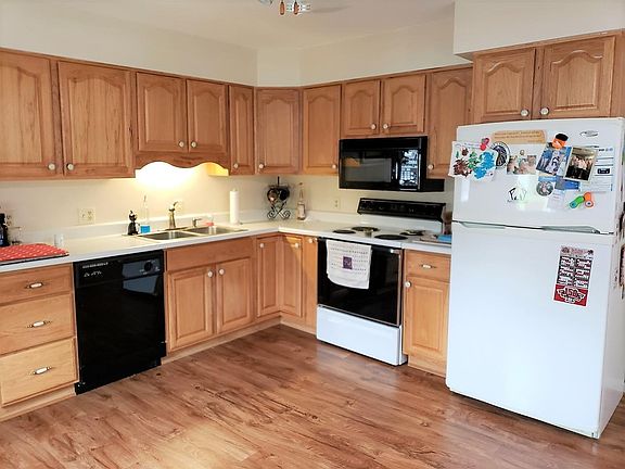 5th image of 391 Naylor Ct